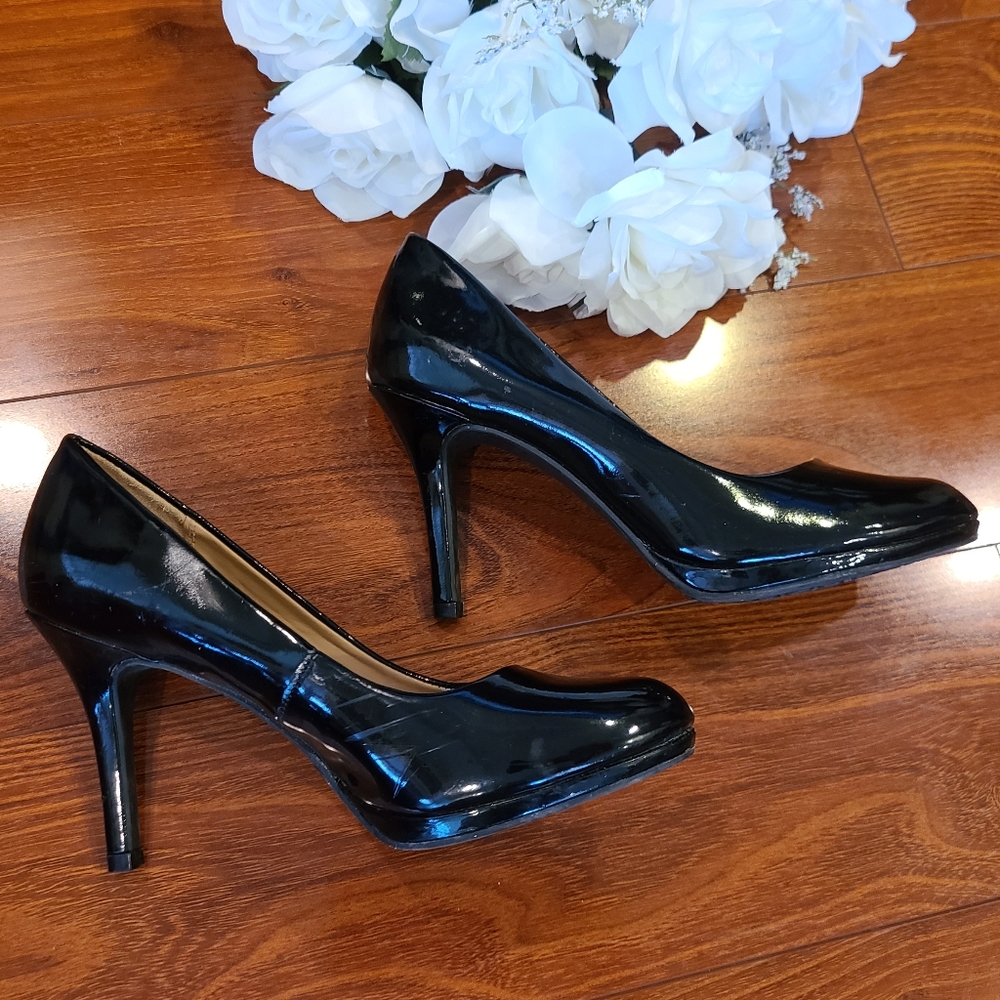 Merona Black Heels Size 5 1/2** - Picture 6 of 7